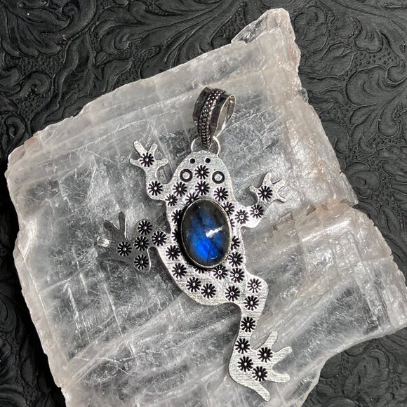 Frog Labradorite Pendant Gemstone Crystal Jewelry - Picture 5 of 5
